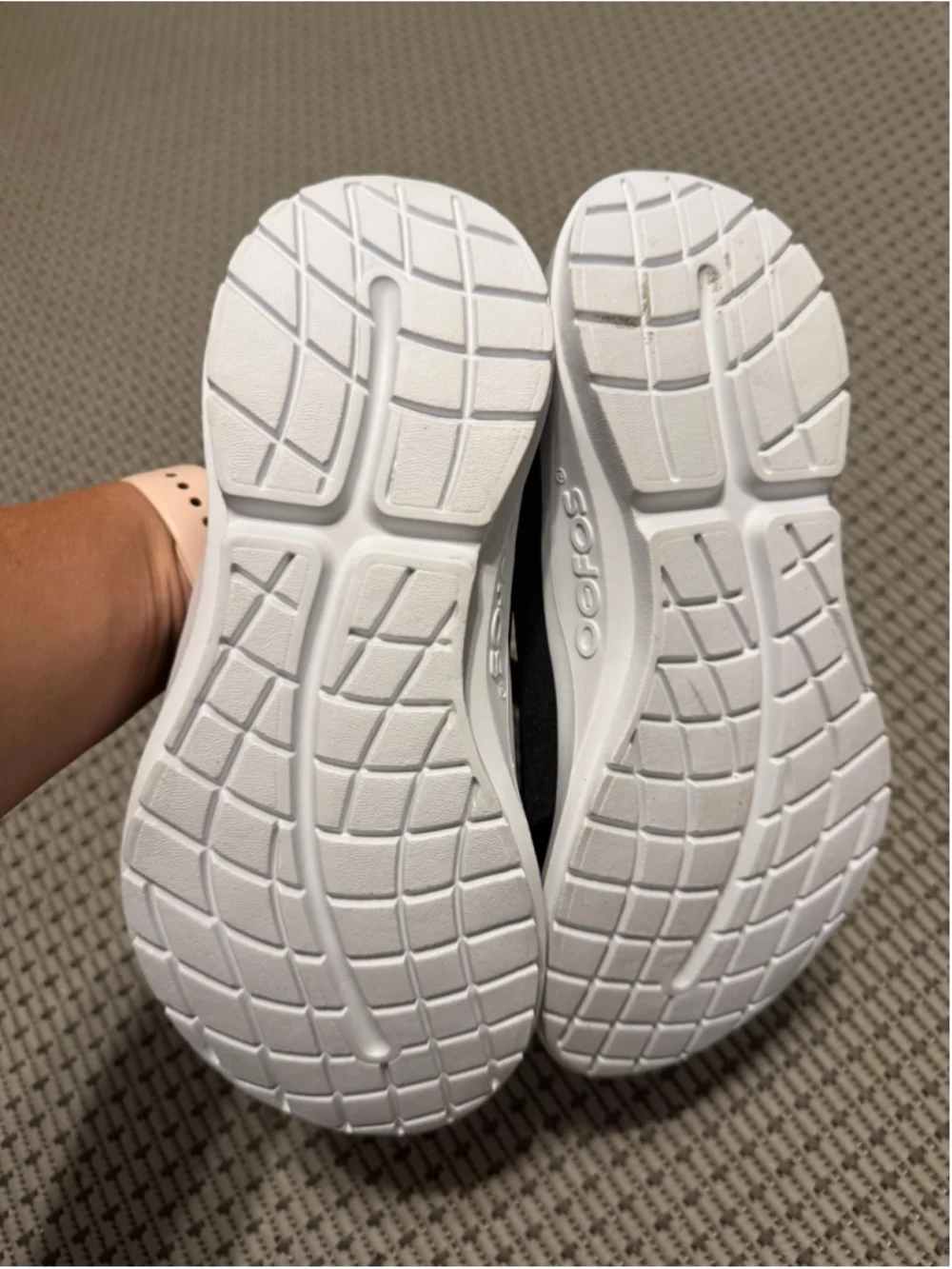 Women's Oofos Black and Green Sneakers Size 9